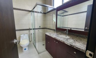 Samborondon, Renta de linda casa de estreno 4 dormitorios con pisicna y jacuzzi