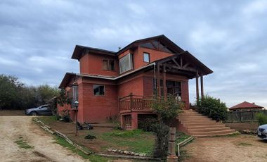 Limache, Huinganal, amplia casa en parcela, 5 dormitorios, piscina