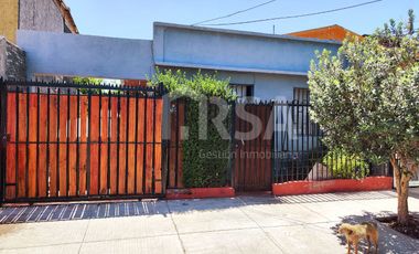 LINDA CASA DE 5 DORMITORIOS EN PASAJE TRANQUILO Y SEGURO, COMUNA DE SAN JOAQUÍN
