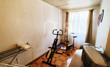 LINDA CASA DE 5 DORMITORIOS EN PASAJE TRANQUILO Y SEGURO, COMUNA DE SAN JOAQUÍN