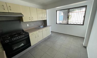 CHAPALITA CASA DE UNA PLANTA EN RENTA (CERCA DE LA GRAN PLAZA) !!