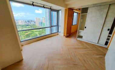 For Sale: The Infinity Fort 3-BEDROOM Beautifully Furnished Condo with Parking in BGC Taguig