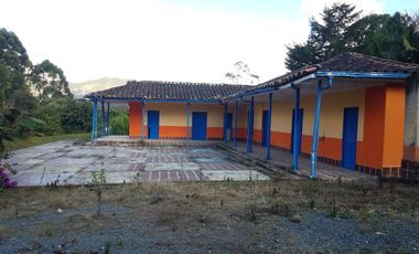 FINCA URBANA EN EL CARMEN DE VIBORAL ANTIOQUIA, COLOMBIA.