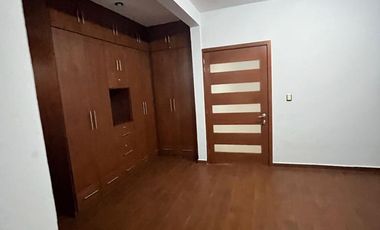 RENTA CASA EN LOMAS DEL REFUGIO FRENTE A PUERTA BAJIO