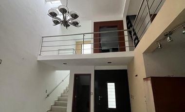 RENTA CASA EN LOMAS DEL REFUGIO FRENTE A PUERTA BAJIO