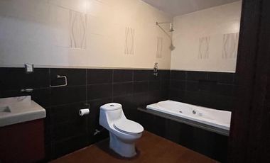 RENTA CASA EN LOMAS DEL REFUGIO FRENTE A PUERTA BAJIO