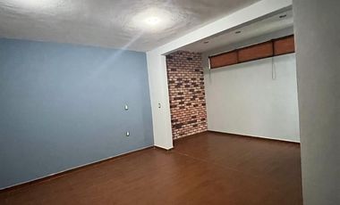 RENTA CASA EN LOMAS DEL REFUGIO FRENTE A PUERTA BAJIO