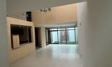 RENTA CASA EN LOMAS DEL REFUGIO FRENTE A PUERTA BAJIO