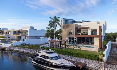 Casa en Venta de Lujo en los Canales de Puerto Cancun