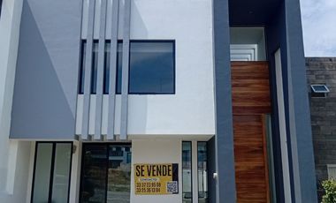 MAGNIFICA CASA EN VENTA EN  ARBOLADA BOSQUES DE SANTA ANITA