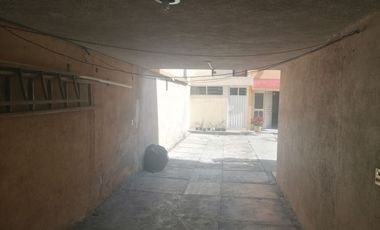 Casa habitacional y comercial en venta con ubicación privilegiada, a una cuadra del nuevo tren
