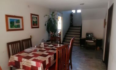 Casa habitacional y comercial en venta con ubicación privilegiada, a una cuadra del nuevo tren