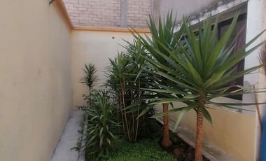 Casa habitacional y comercial en venta con ubicación privilegiada, a una cuadra del nuevo tren