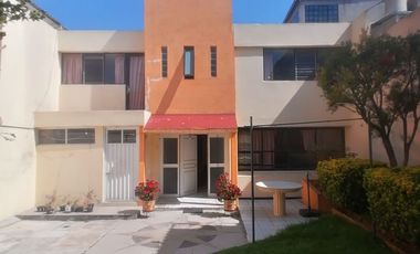 Casa habitacional y comercial en venta con ubicación privilegiada, a una cuadra del nuevo tren