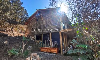 Leon Propiedades vende parcela con casa estilo Farm-House en sector el Quillay, Curacavi.