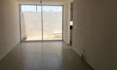 Casa en renta dos niveles en residencial la vida