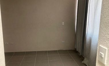Casa en renta dos niveles en residencial la vida