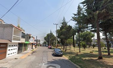 ¡APROVECHA ESTA INCREÍBLE OPORTUNIDAD DE HACER CRECER TU PATRIMONIO! Casa en REMATE HIPOTECARIO BANCARIO Fracc Hacienda Real de Tultepec, Tultepec, Mé