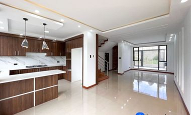Venta de casa de 4 habitaciones al sur de Loja