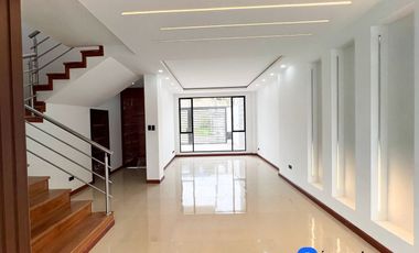Venta de casa de 4 habitaciones al sur de Loja