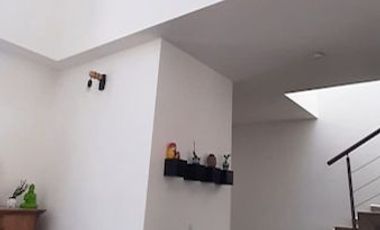 Vendo Casa en Residencial Bosques. Como Nueva