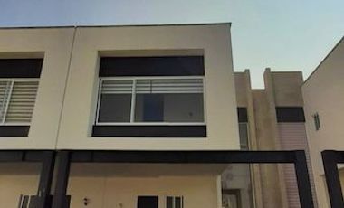 Vendo Casa en Residencial Bosques. Como Nueva