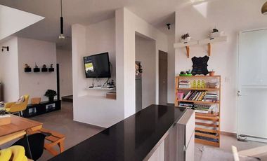 Vendo Casa en Residencial Bosques. Como Nueva