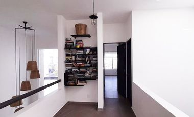 Vendo Casa en Residencial Bosques. Como Nueva