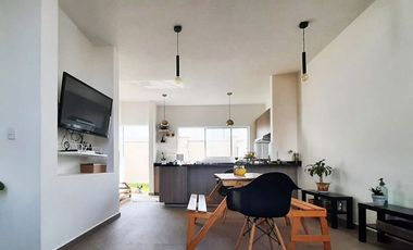 Vendo Casa en Residencial Bosques. Como Nueva