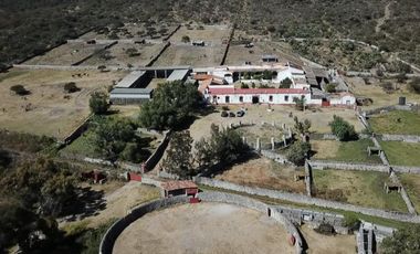 # Casco de Hacienda con Terreno en 420 Has en El Estado de Hidalgo.