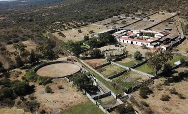 # Casco de Hacienda con Terreno en 420 Has en El Estado de Hidalgo.