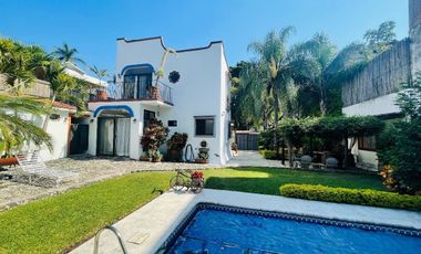 Casa en venta, privada con portón eléctrico, Avenida Palmira, Cuernavaca Morelos.