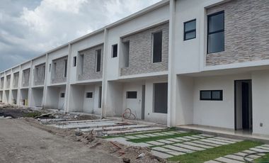 Casas Nuevas en Venta 6 minutos de Paseo Tollocan, $2,350,000 Acepto Creditos