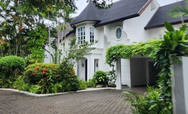Rumah Cantik Mewah Elegan Siap Huni Strategis Area Kemang Jakarta Selatan
