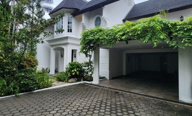 Rumah Cantik Mewah Elegan Siap Huni Strategis Area Kemang Jakarta Selatan