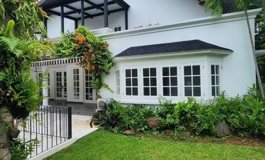 Rumah Cantik Mewah Elegan Siap Huni Strategis Area Kemang Jakarta Selatan