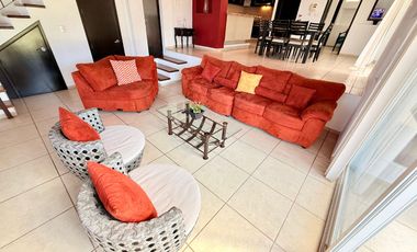 RENTA de bonita CASA ÁNGELES con alberca y jacuzzi climatizados; con vistas panorámicas con enorme jardín en Fracc Rancho San Diego en Ixtapan de la S