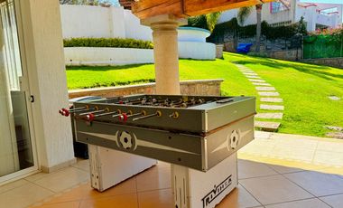 RENTA de bonita CASA ÁNGELES con alberca y jacuzzi climatizados; con vistas panorámicas con enorme jardín en Fracc Rancho San Diego en Ixtapan de la S