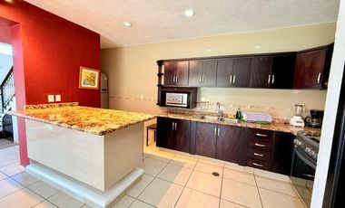 RENTA de bonita CASA ÁNGELES con alberca y jacuzzi climatizados; con vistas panorámicas con enorme jardín en Fracc Rancho San Diego en Ixtapan de la S