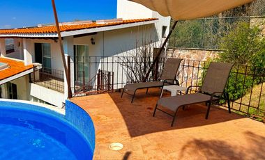 RENTA de bonita CASA ÁNGELES con alberca y jacuzzi climatizados; con vistas panorámicas con enorme jardín en Fracc Rancho San Diego en Ixtapan de la S