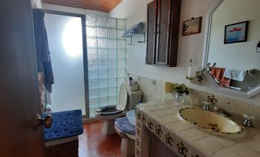 SE VENDE CASA EN CLUB DE GOLF CON BUNGALOW