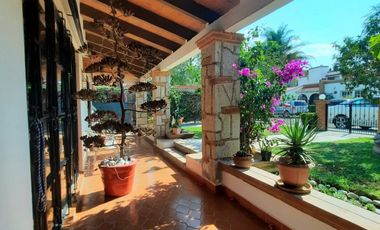 SE VENDE CASA EN CLUB DE GOLF CON BUNGALOW