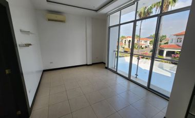 Samborondon, Renta de hermosa casa 4 dormitorios con Piscina, jacuzzi y sauna