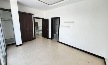 Samborondon, Renta de hermosa casa 4 dormitorios con Piscina, jacuzzi y sauna