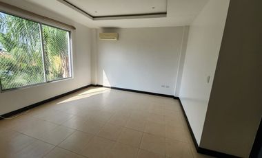 Samborondon, Renta de hermosa casa 4 dormitorios con Piscina, jacuzzi y sauna