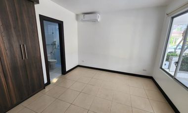 Samborondon, Renta de hermosa casa 4 dormitorios con Piscina, jacuzzi y sauna