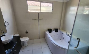 Samborondon, Renta de hermosa casa 4 dormitorios con Piscina, jacuzzi y sauna