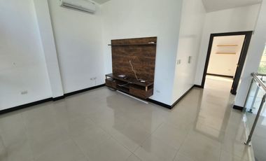 Samborondon, Renta de hermosa casa 4 dormitorios con Piscina, jacuzzi y sauna