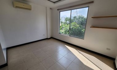 Samborondon, Renta de hermosa casa 4 dormitorios con Piscina, jacuzzi y sauna