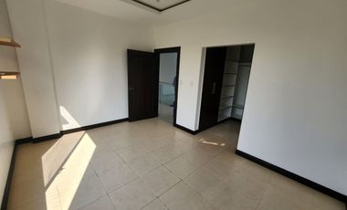 Samborondon, Renta de hermosa casa 4 dormitorios con Piscina, jacuzzi y sauna